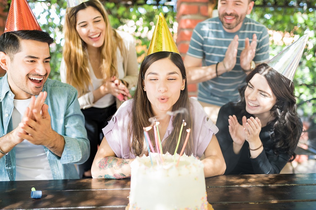 誕生日のスピリチュアルな6つの意味とは 誕生日のメッセージを読み解く3つの方法もヒーリング経験のある筆者が解説 Mistory ミストリー